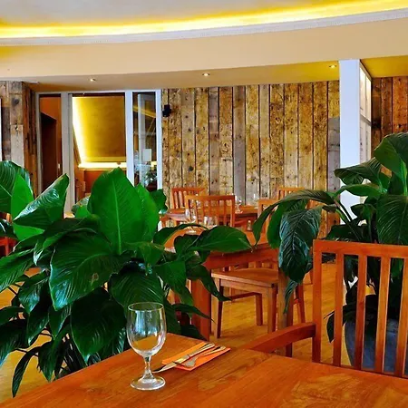 St. Tropez Hotel