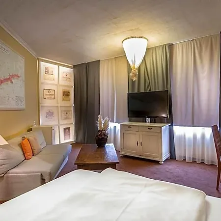 St. Tropez מלון 4*
