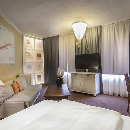 St. Tropez Hotel