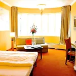 St. Tropez Hotel